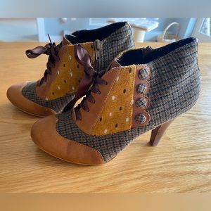 Poetic License US 7.5 booties - mustard and brown